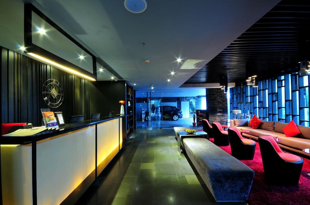 Citrus Sukhumvit 13 Nana Bangkok By Compass Hospitality - Newly Renovated Hotel Екстериор снимка