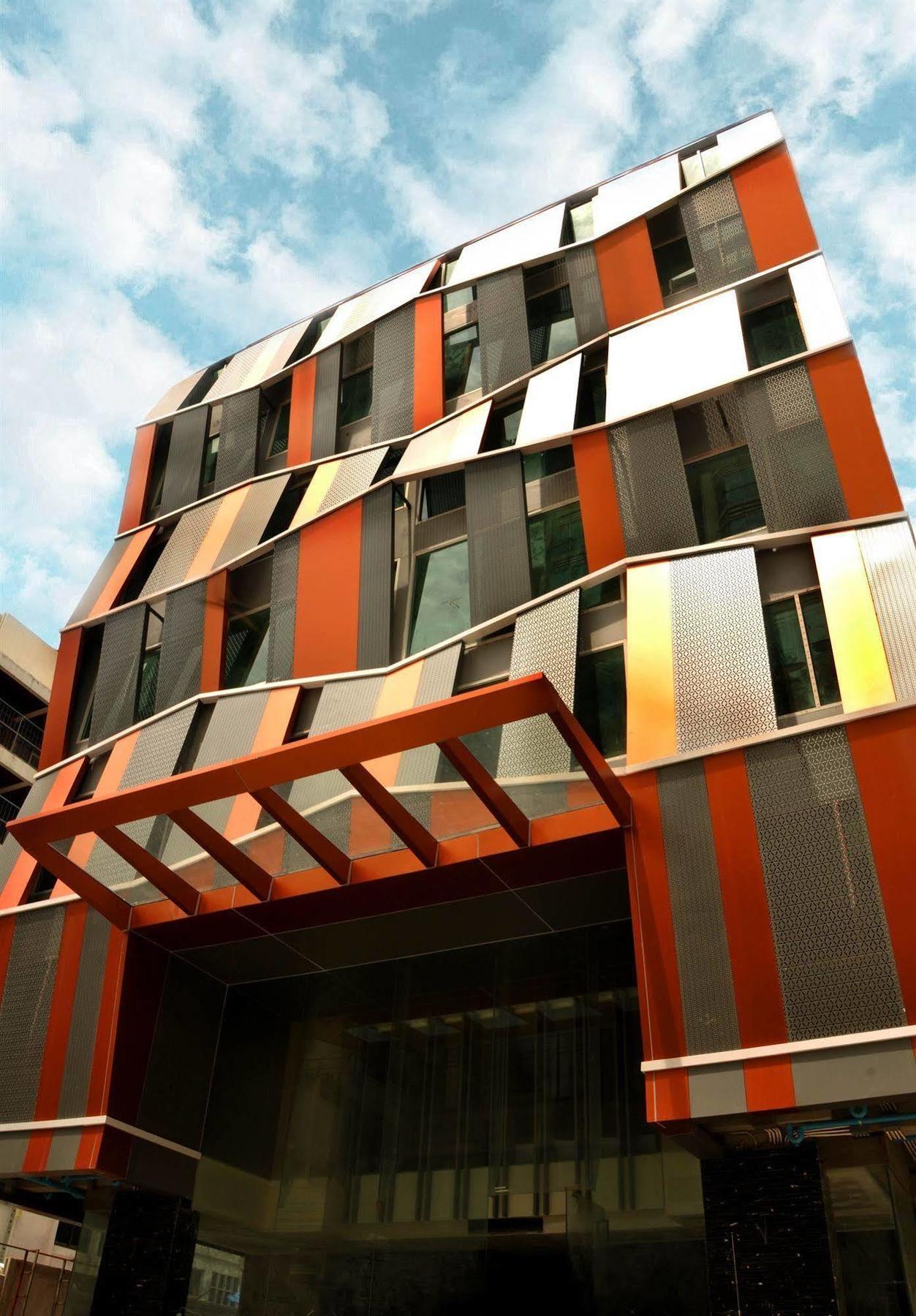 Citrus Sukhumvit 13 Nana Bangkok By Compass Hospitality - Newly Renovated Hotel Екстериор снимка